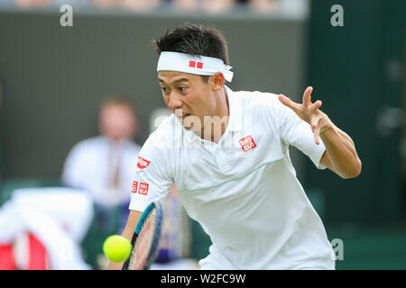 Il torneo di Wimbledon, Londra, Regno Unito. 8 Luglio, 2019. Kei Nishikori del Giappone durante gli uomini singoli quarto round della partita del torneo di Wimbledon Lawn Tennis Championships contro Mikhail Kukushkin del Kazakistan a tutti England Lawn Tennis e Croquet Club di Londra, Inghilterra il 8 luglio 2019. Credito: AFLO/Alamy Live News Foto Stock