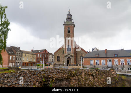 Eglise Notre Dame de l'Assomption (Chiesa di Nostra Signora dell'Assunzione) in Bavay, Francia. Girato nel maggio 2019. Foto Stock