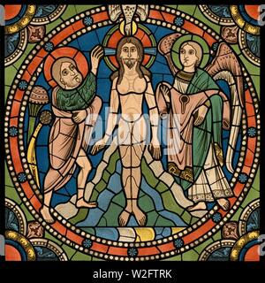 Chartres VITRAIL DE LA VIE DE JÉSUS-Cristo Motiv 20 Le baptême de Jésus-Christ par saint Jean. Foto Stock