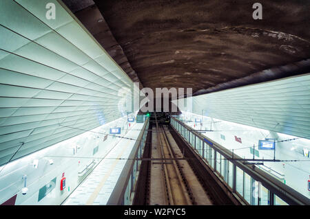 SANTIAGO DEL CILE - Novembre 2018: Conchalí stazione della Linea 3 prima della sua inaugurazione Foto Stock