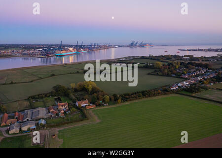 Felixstowe contenitore porta dall'aria sopra Shotley Gate, Suffolk Foto Stock