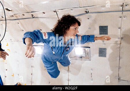 1986 - Insegnante nello spazio Christa McAuliffe su KC-135 per zero-G della formazione Foto Stock