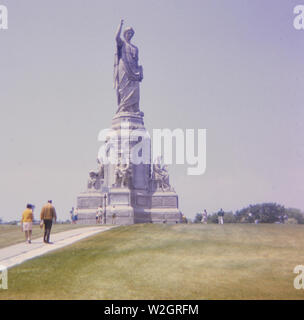 Monumento nazionale agli antenati, Plymouth Massachusetts / precedentemente noto come il monumento del pellegrino ca. 1969 Foto Stock
