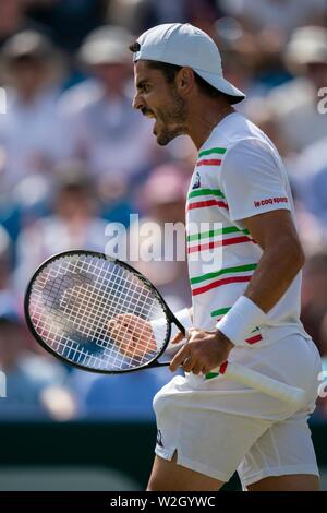 Thomas Fabbiano d'Italia per celebrare durante il match contro Sam QUERREY degli USA a valle della natura International 2019, Devonshire Park, Eastbourne - Englan Foto Stock