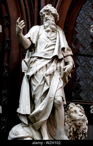 La Madonna cattedrale, Anversa, Belgio. San Marco statua da Cornelis de Smet (1780 ca.). Foto Stock