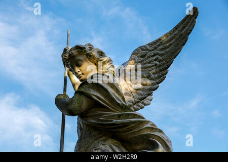 Notre Dame de la Trappe abbazia trappista, Soligny-la-Trappe, Francia. Angelo statua. Foto Stock