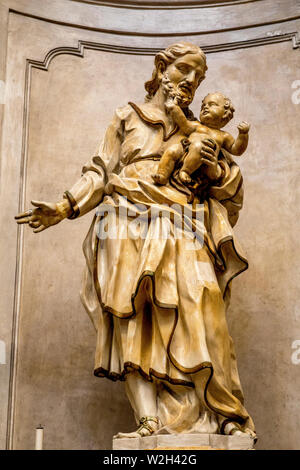 Badia di Sant'Agata chiesa settecentesca, Catania, Sicilia (Italia). San Giuseppe statua. Giovan Battista Marino (XVIII secolo) Foto Stock