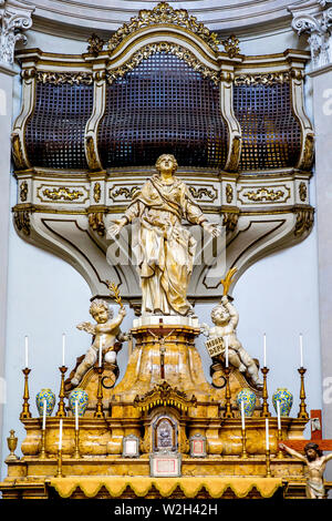 Badia di Sant'Agata chiesa settecentesca, Catania, Sicilia (Italia). Sant'Agata altare. Giovan Battista Marino (XVIII secolo) Foto Stock