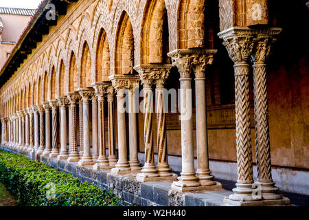 Santa Maria Nuova chiostro del Duomo di Monreale, sicilia, Italia. Foto Stock