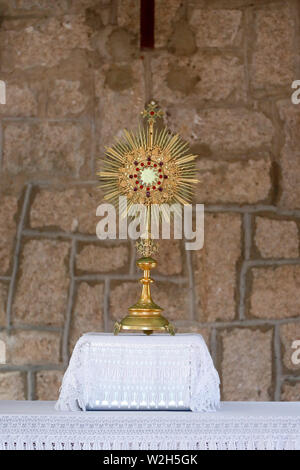 Bai Dau Chiesa Parrocchiale. Il Santo Sacramento. L adorazione eucaristica. Foto Stock