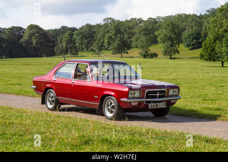 1972 anni '70 rosso Vauxhall Victor al Classic Car Rally; 70 auto classiche, veterano amato, restaurato vecchio timer, motori da collezione, patrimonio d'epoca, vecchi conservati, motori da collezione, Regno Unito Foto Stock