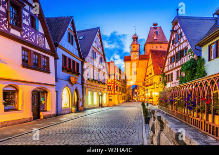 Rothenburg, Germania. La città medievale di Rothenburg ob der Tauber di notte. Foto Stock