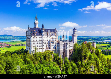 Il Castello di Neuschwanstein (Schloss Neuschwanstein) a Fussen, Germania. Foto Stock