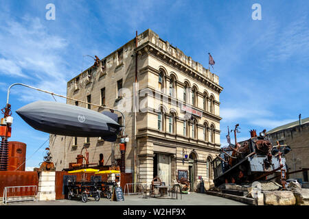 Gli Steampunk HQ Gallery, Patrimonio Vittoriano Precinct, Oamaru, North Otago, Isola del Sud, Nuova Zelanda Foto Stock