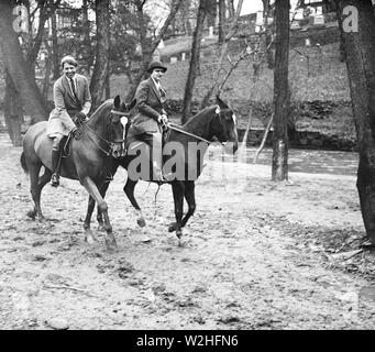 Eleanor Roosevelt a cavallo ca. 1933 Foto Stock