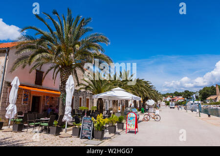 Lungomare, Vrboska, Hvar, Dalmazia, Croazia Foto Stock