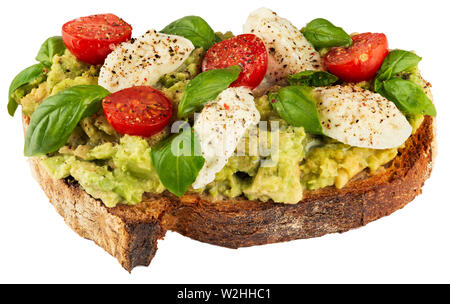 Vegano sano panino con avocado, mozzarella, pomodoro e basilico isolato su bianco Foto Stock