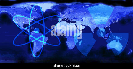 Mappa del mondo. Vista dallo spazio esterno.Simboli di atom e la radioattività. Energia nucleare pacifica concetto. I supporti misti Foto Stock