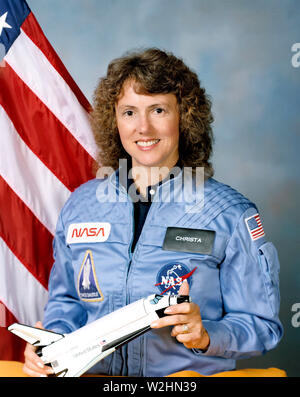 (26 Sett. 1985) --- astronauta Sharon Christa McAuliffe, payload insegnante specialista in progetto spaziale. Nota: Payload Specialist/insegnante McAuliffe morirono nel STS-51L space shuttle Challenger incidente, Gennaio 28, 1986. Foto Stock