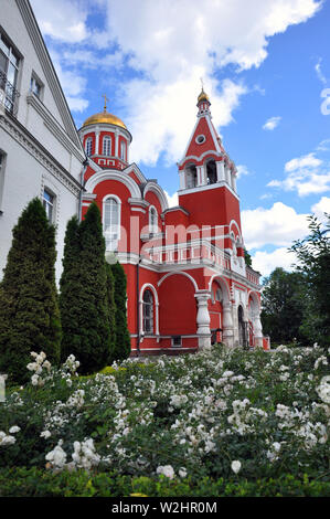 Bella chiesa dell'Annunciazione della Santissima Madre di Dio in Petrovsky Park a Mosca, Russia Foto Stock