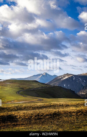 Vista del Longs Peak Mountain dal Trail Ridge Road Foto Stock