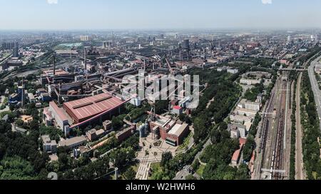 Pechino, Cina. 4 Luglio, 2019. Foto aerea adottate il 4 luglio 2019 rappresenta il principale impianto di Ansteel Group Co., Ltd. in Anshan, a nord-est della Cina di Provincia di Liaoning Credito: Pan Yulong/Xinhua/Alamy Live News Foto Stock