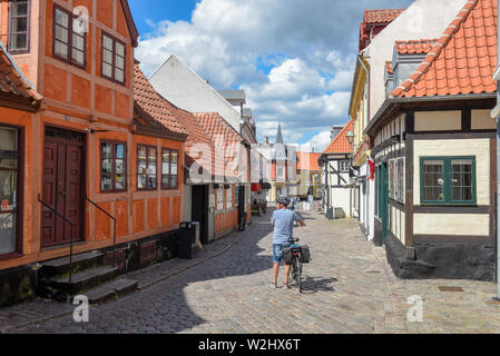 Ebeltoft, Danimarca - 22 Giugno 2019: il tradizionale villaggio storico di Ebeltoft su Jutland in Danimarca Foto Stock