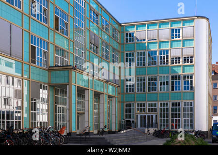 Il Barthonia-Forum in Venloer Street nel quartiere di Ehrenfeld, ex magazzino del Muelhens società, produttore di profumo 4711 Eau de col Foto Stock