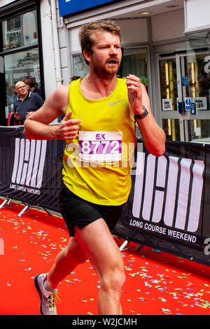 Tenby, Galles. 8 luglio 2019. Maratona del Galles nel terzo giorno di lungo corso Weekend Triathlon in Tenby. Foto Stock