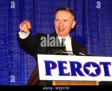 ***FILE FOTO*** Ross Perot è passato a 89. Candidato sommerso per il Presidente degli Stati Uniti Ross Perot tiene una conferenza stampa in Annapolis, Maryland il 24 giugno 1992. Credito: Arnie Sachs/CNP /MediaPunch Foto Stock