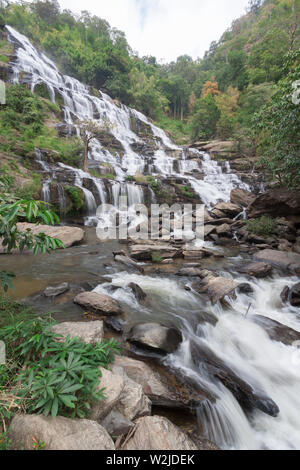 Mae Ya cascata, il luogo popolare in Chiang Mai , della Thailandia Foto Stock