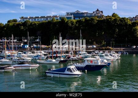 Una vista generale di Saundersfoot Harbour, Pembrokeshire, Galles. Foto Stock