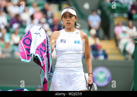 Shuai Zhang di Cina durante le donne singoli quarti di finale di partita del torneo di Wimbledon Lawn Tennis Championships contro Simona Halep della Romania a tutti England Lawn Tennis e Croquet Club di Londra, in Inghilterra il 9 luglio 2019. Credito: AFLO/Alamy Live News Foto Stock