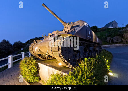 Sherman serbatoio, seconda guerra mondiale memorial in Arromanches, dipartimento di Calvados, Normandia, Francia, Europa. Foto Stock