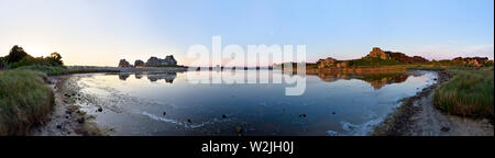 Tramonto a Castel Meur, Plougrescant, Côtes-d'Armor dipartimento, Brittany, Francia, Europa. Foto Stock