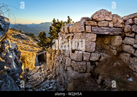 Trincee italiane della Grande Guerra sul massiccio del Pasubio, provincia di Trento, Trentino Alto Adige, Italia, Europa. Foto Stock