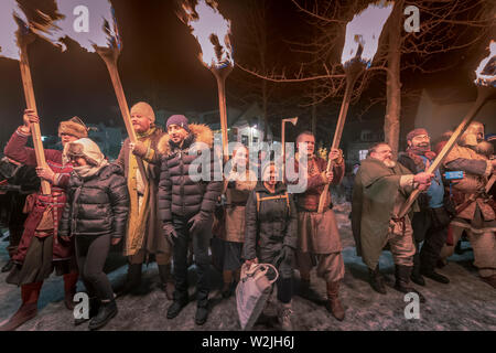 I vichinghi intrattenere i turisti al Winter Festival delle Luci, Reykjavik, Islanda Foto Stock