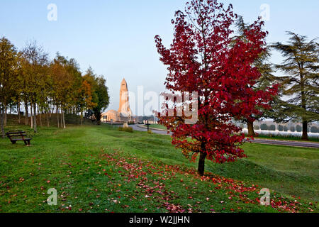 Tramonto a Douaumont ossario di Verdun. Dipartimento della Mosa, Grand regione Est, in Francia, in Europa. Foto Stock