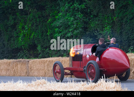 The1911 Vintage Art Deco Fiat S76 'Bestia di Torino' GP che scende lungo la pista di salita guidata da Duncan Pittway al Goodwood Festival of Speed 2019 Foto Stock