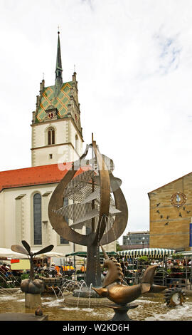 Chiesa di st. Nicholas sulla piazza del Municipio a Friedrichshafen. Germania Foto Stock