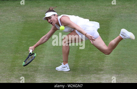 Londra, Regno Unito. 9 Luglio, 2019. Simona Halep (ROU) durante la sua partita contro Shuai Zhang (CHN) nella loro Ladies' Singoli Quarti di finale corrispondono. Credito: Andrea, Patrono/ZUMA filo/Alamy Live News Foto Stock