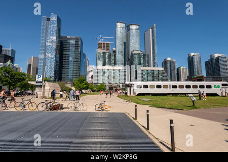 Toronto, Canada - 22 Giugno 2019: le persone che visitano il Toronto Railway Museum Foto Stock