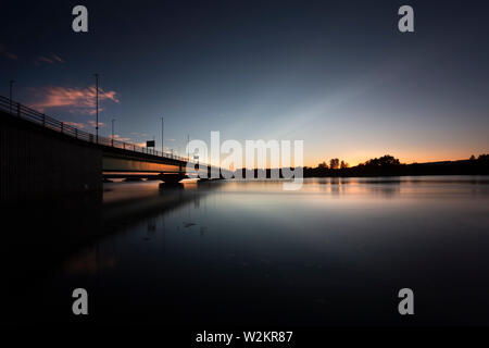 Blue ora all'estuario Loughor Foto Stock
