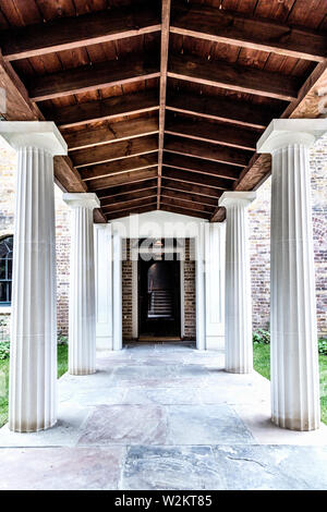 Cortile interno del Pitzhanger Manor, Ealing Broadway, Londra, Regno Unito Foto Stock