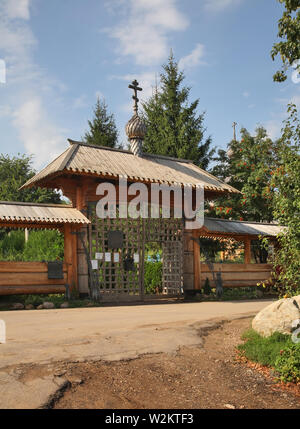 Porta della chiesa di intercessione della Beata Vergine Maria in Alta. Borovsk. Oblast di Kaluga. La Russia Foto Stock