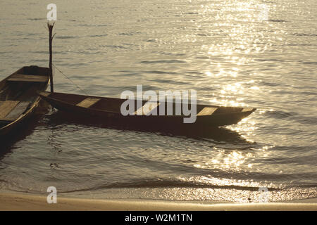 Paesaggio, canoe, Terra Preta comunità, Cuieiras River, Amazônia, Manaus, Amazonas, Brasile Foto Stock