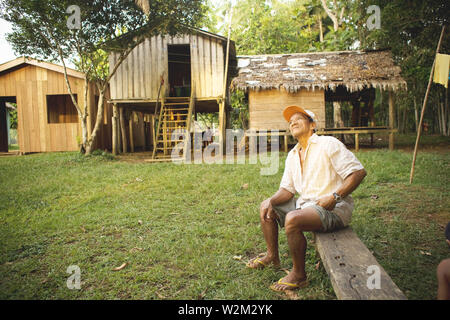 Case, persone, Terra Preta comunità, Cuieiras River, Amazônia, Manaus, Amazonas, Brasile Foto Stock