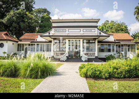 Singapore - Settembre 30, 2018: Beaulieu House, costruita nel 1910s, si trova a Sembawang Park a Singapore, si affaccia sullo Stretto di Johor. Foto Stock