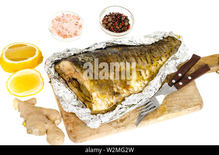 Pesce al cartoccio con limone e zenzero Foto Stock