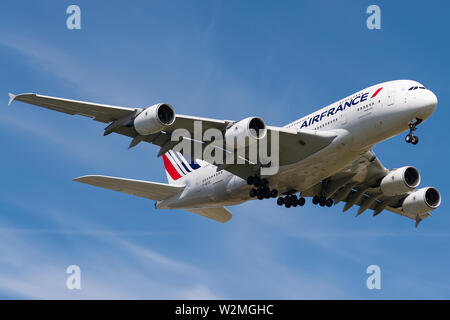 F-HPJE, Luglio 9, 2019, Airbus A380-861-052 in atterraggio a Parigi Roissy Charles de Gaulle airport alla fine del volo Air France AF83 da San Francisco Foto Stock